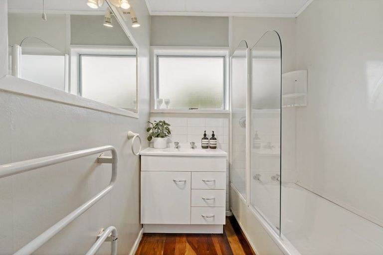 Photo of property in 39 Toru Street, Te Atatu Peninsula, Auckland, 0610