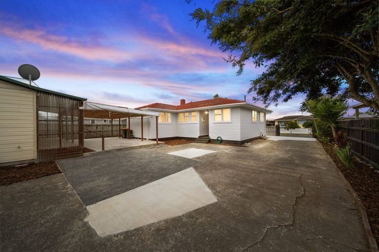 Photo of property in 33 Convair Crescent, Mangere, Auckland, 2022