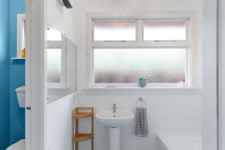 Photo of property in 6 Condell Avenue, Papanui, Christchurch, 8053