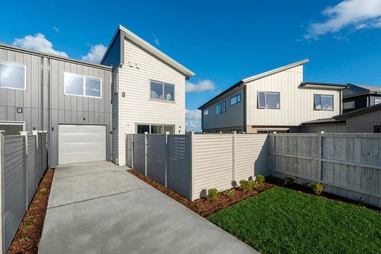 Photo of property in 105 Waituarua Drive, Takanini, Auckland, 2112