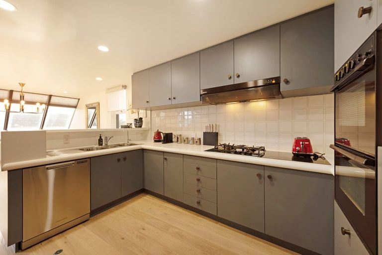 Photo of property in 2/328 Oriental Parade, Oriental Bay, Wellington, 6011