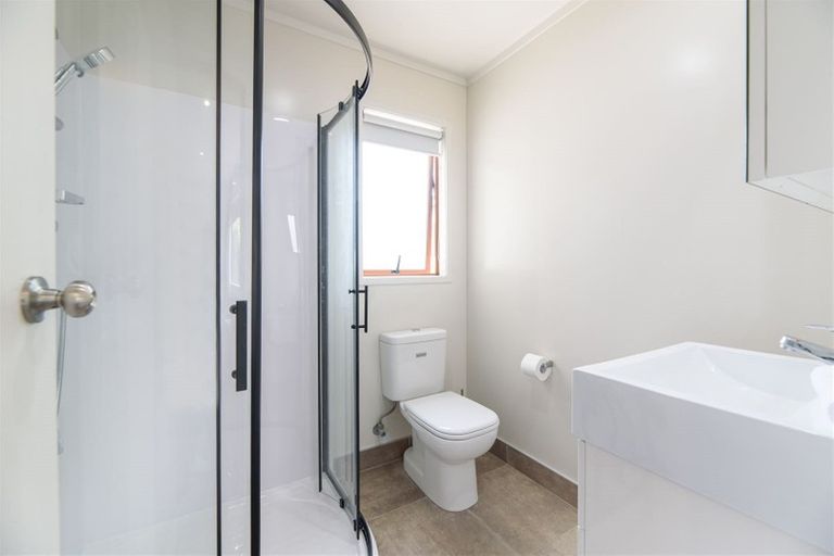 Photo of property in 1/5 Gulf View Road, Murrays Bay, Auckland, 0630