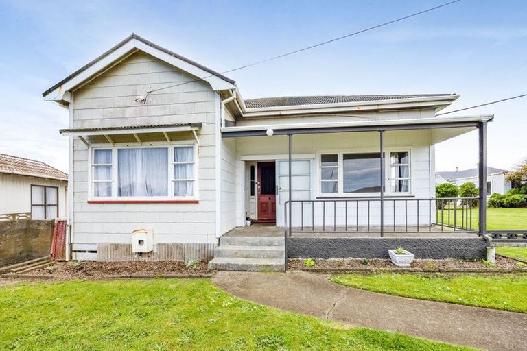 Photo of property in 6 Lincoln Street, Patea, 4520
