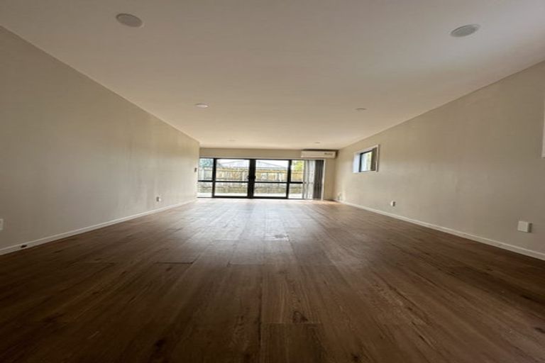 Photo of property in 13 Millcroft Lane, Ranui, Auckland, 0612