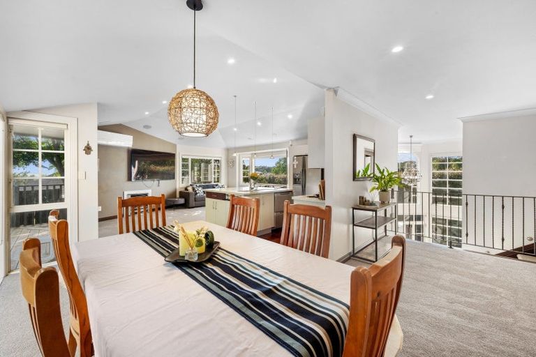 Photo of property in 8 Kerry Dell, Cockle Bay, Auckland, 2014