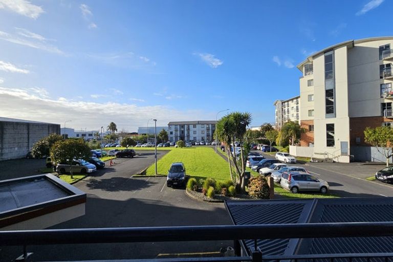 Photo of property in 2a/17 Crown Lynn Place, New Lynn, Auckland, 0600