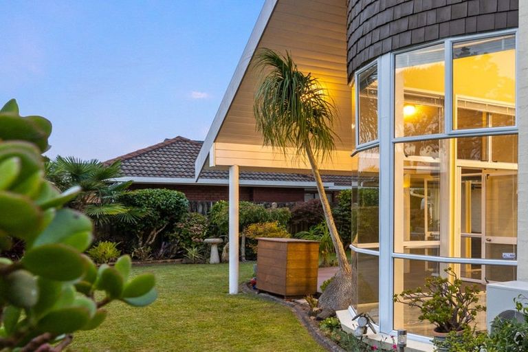 Photo of property in 5 Maygrove Drive, Orewa, 0931