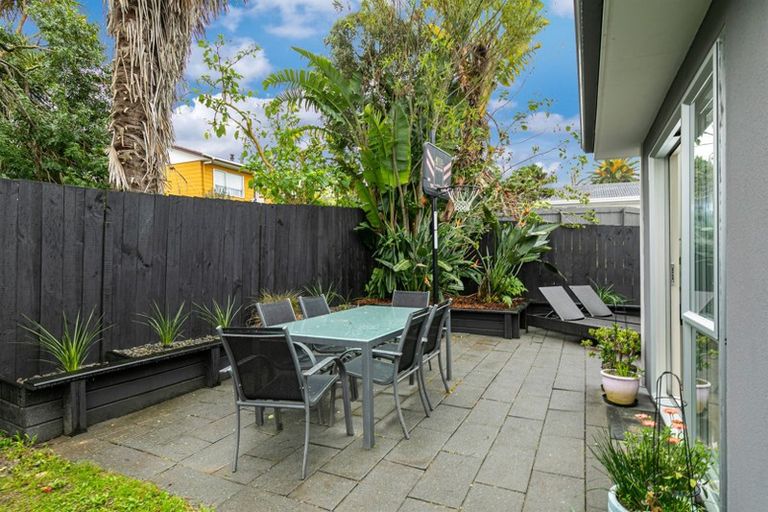 Photo of property in 48 Makora Road, Massey, Auckland, 0614