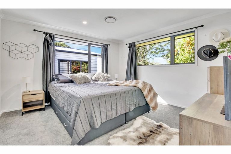 Photo of property in 12 Binstead Place, Avondale, Christchurch, 8061