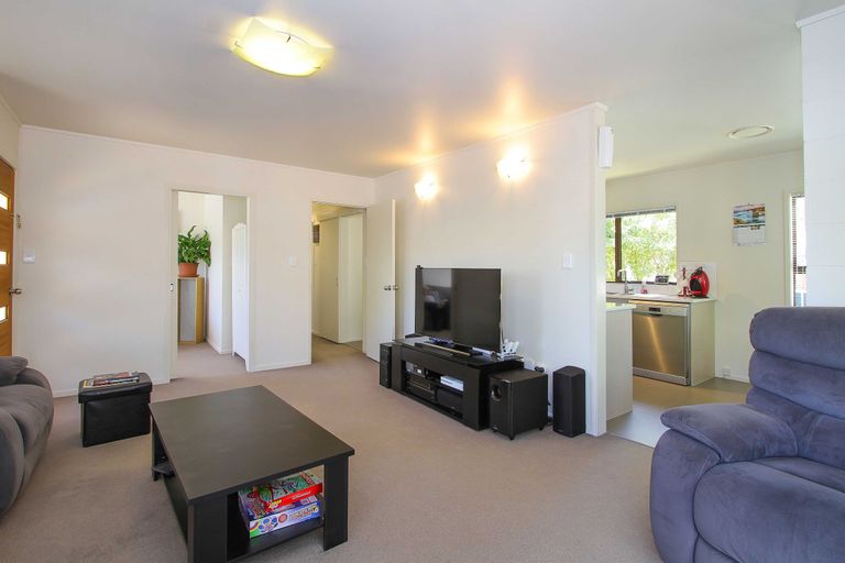 Photo of property in 1/7 Mannering Place, Hillcrest, Auckland, 0627