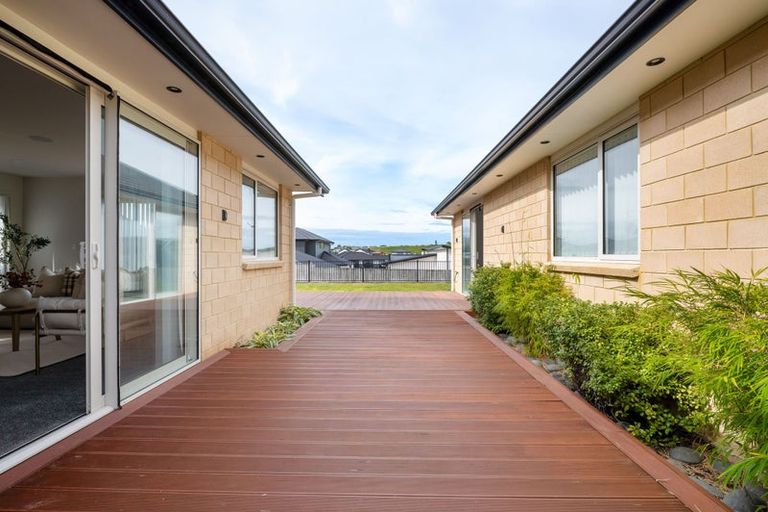 Photo of property in 10 Paiaka Place, Rototuna North, Hamilton, 3210