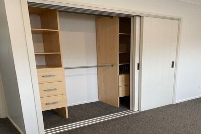 Photo of property in 2 Hooton Drive, Kumeu, 0810