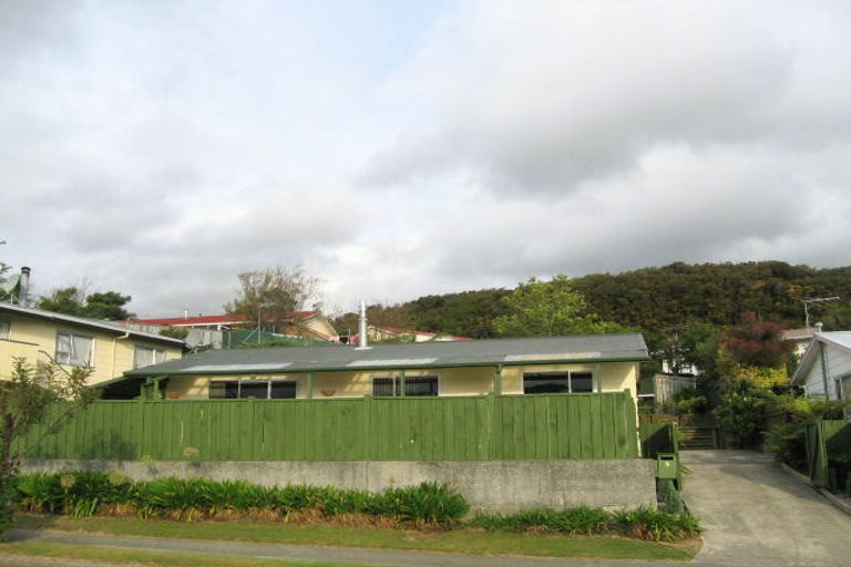Photo of property in 5 Oaklands Grove, Clouston Park, Upper Hutt, 5018