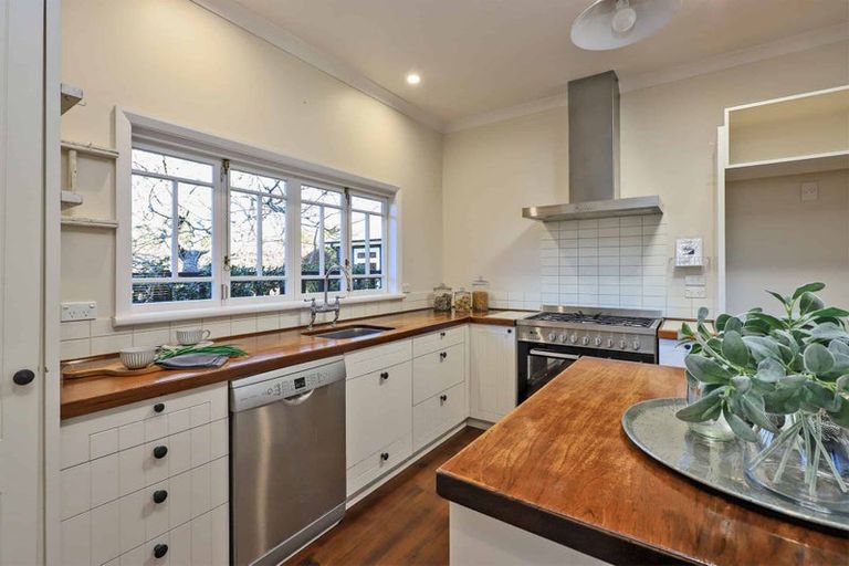 Photo of property in 56 Joll Road, Havelock North, 4130