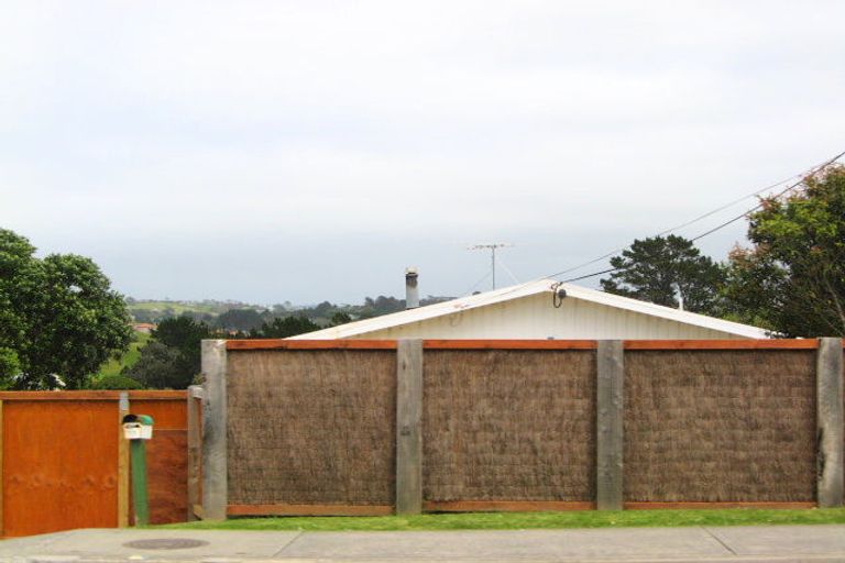 Photo of property in 23 Shakespear Road, Army Bay, Whangaparaoa, 0930