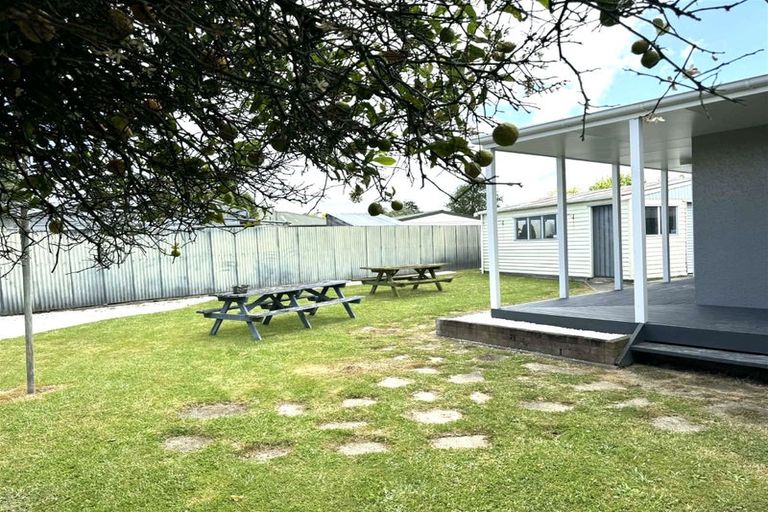 Photo of property in 4 Mokau Place, Terrace End, Palmerston North, 4410