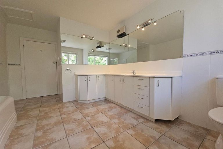 Photo of property in 90 Clyde Road, Ilam, Christchurch, 8041