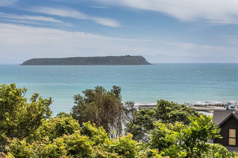 Photo of property in 3a Roys Road, Plimmerton, Porirua, 5026
