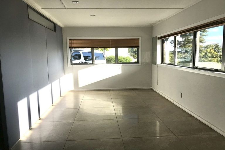 Photo of property in 86 Hadfield Street, Beach Haven, Auckland, 0626