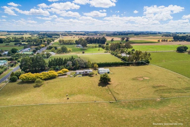 Photo of property in 17 Coulters Line, Kiwitea, Feilding, 4777