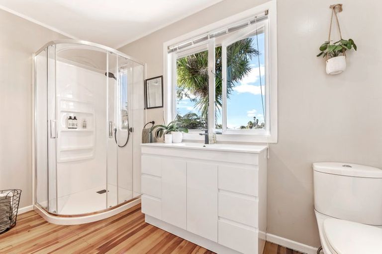 Photo of property in 11b Waiora Road, Stanmore Bay, Whangaparaoa, 0932