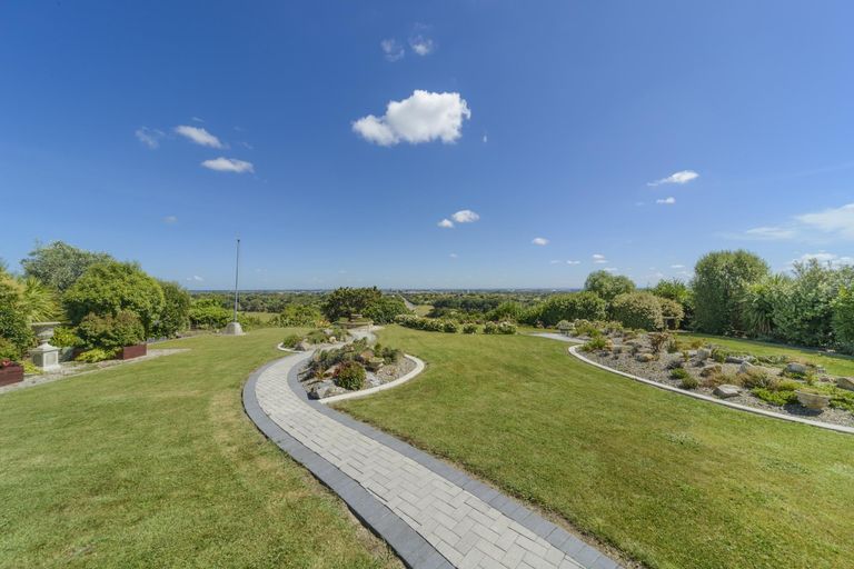 Photo of property in 27 The Strand, Fitzherbert, Palmerston North, 4410