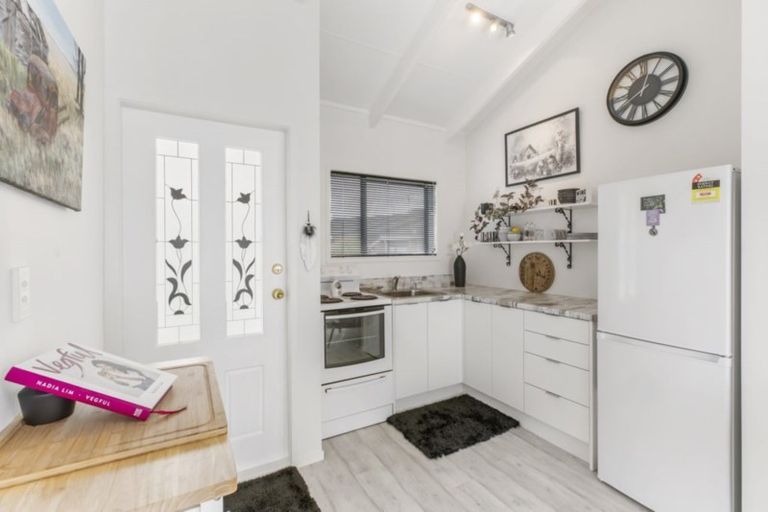 Photo of property in 1 Fantail Court, Orewa, 0931