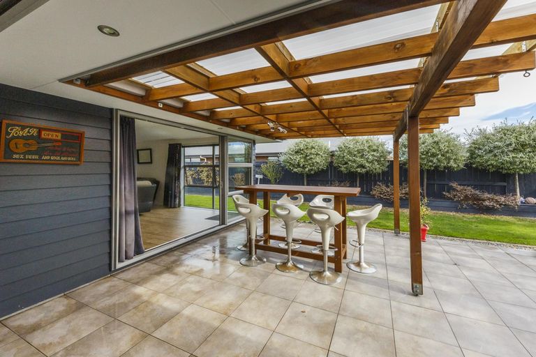 Photo of property in 16 Liberty Grove, Kelvin Grove, Palmerston North, 4414