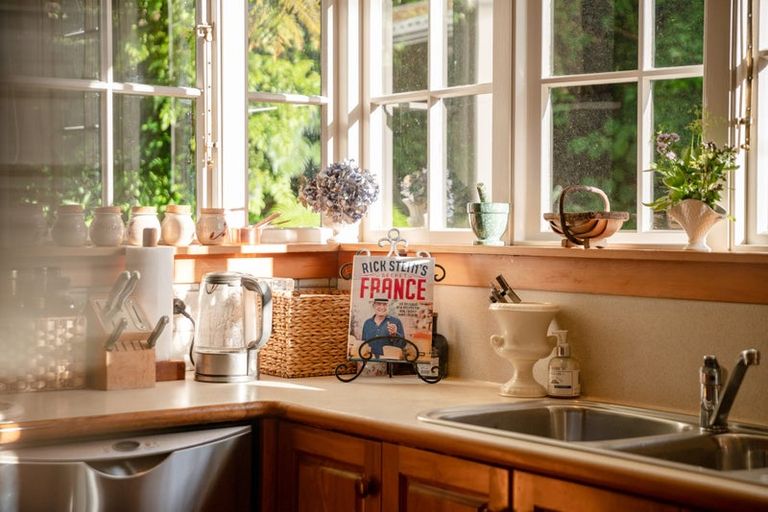 Photo of property in 1234 Paekakariki Hill Road, Paekakariki Hill, Porirua, 5381