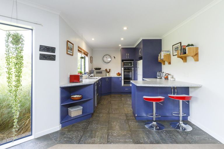 Photo of property in 57 Waicola Drive, Fitzherbert, Palmerston North, 4471