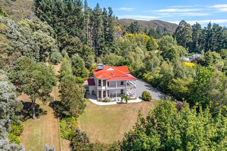 Photo of property in 215a Katherine Mansfield Drive, Whitemans Valley, Upper Hutt, 5371