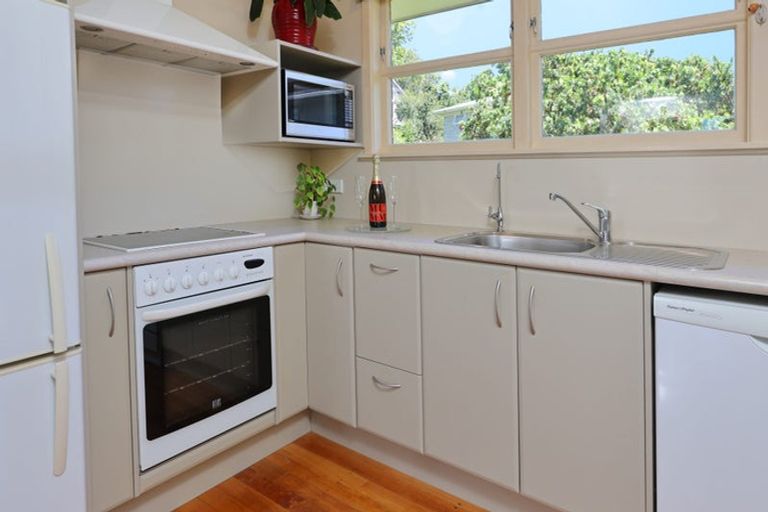 Photo of property in 3 Tracey Terrace, Te Atatu South, Auckland, 0602