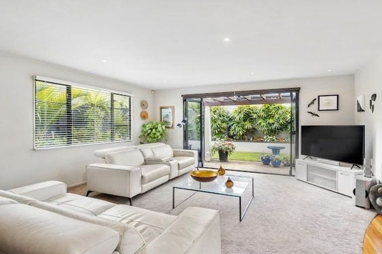 Photo of property in 49b Dignan Street, Point Chevalier, Auckland, 1022