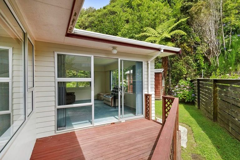 Photo of property in 4 Saint Hildas Glade, Tawa, Wellington, 5028