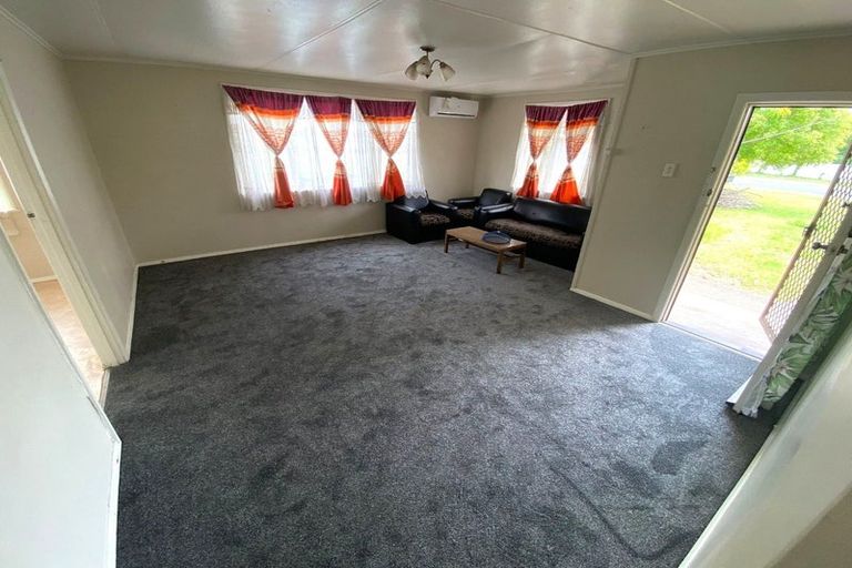 Photo of property in 17 Vickers Crescent, Mangere, Auckland, 2022