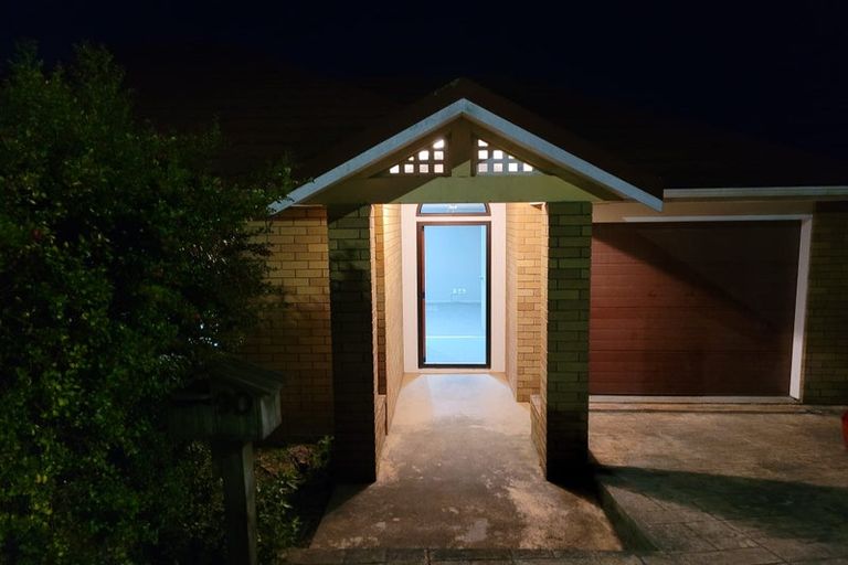 Photo of property in 90 Stewart Drive, Newlands, Wellington, 6037