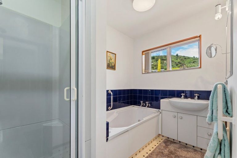 Photo of property in 5 Moana View Road, Waikawa, Picton, 7220