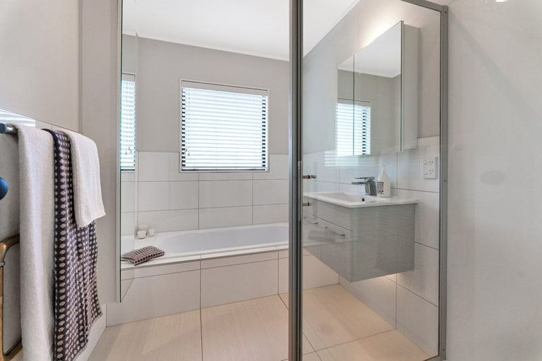 Photo of property in 2/2 Patons Road, Howick, Auckland, 2014