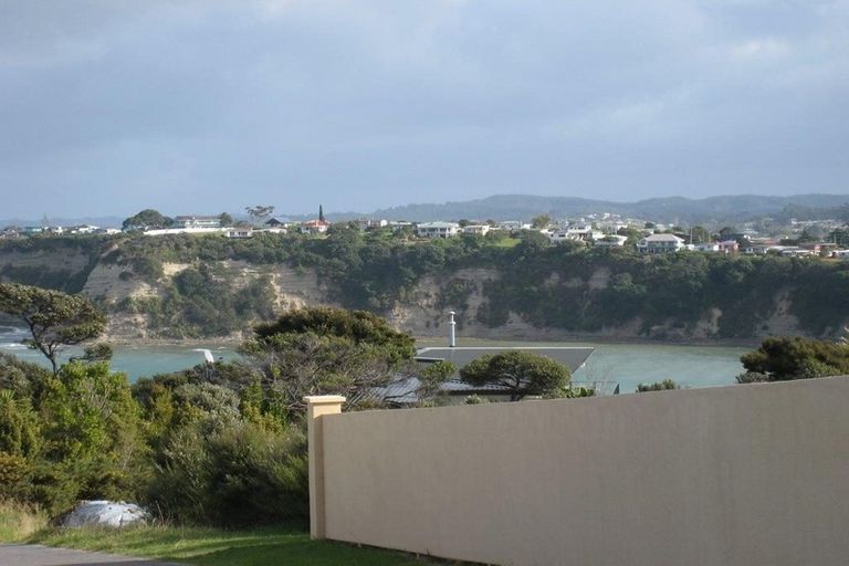 Photo of property in 81 Tiri Road, Tindalls Beach, Whangaparaoa, 0930