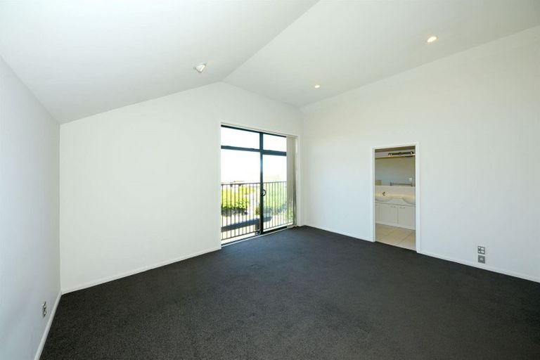 Photo of property in 3 Bottle Lake Drive, Parklands, Christchurch, 8083