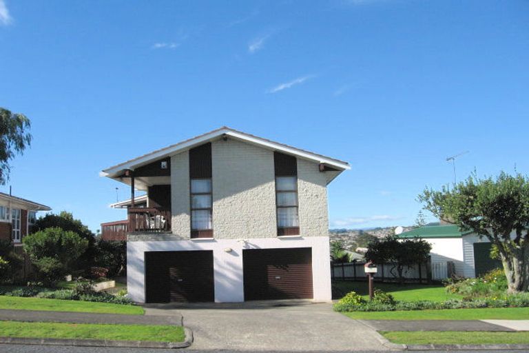 Photo of property in 39 La Trobe Street, Pakuranga Heights, Auckland, 2010