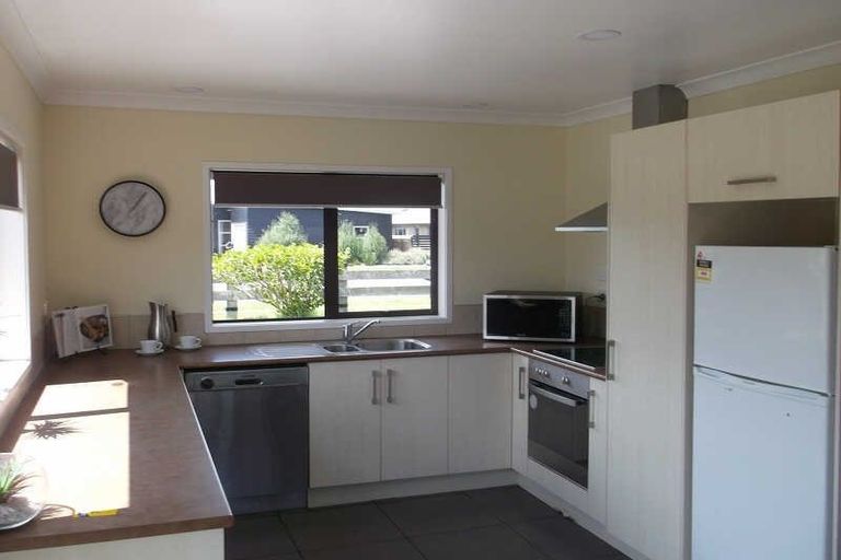 Photo of property in 1 Resolution Place, Marfell, New Plymouth, 4310