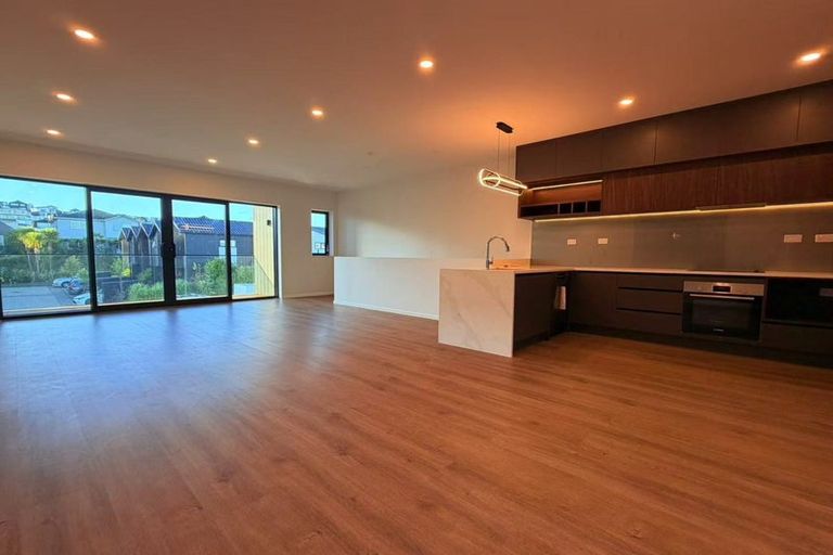 Photo of property in 11 Nerita Place, Long Bay, 0630