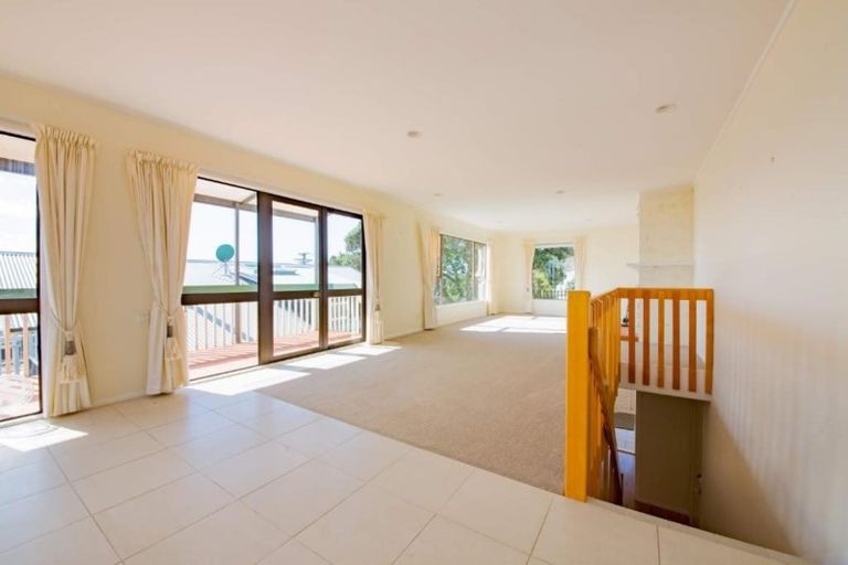 Photo of property in 106a Stanley Point Road, Stanley Point, Auckland, 0624