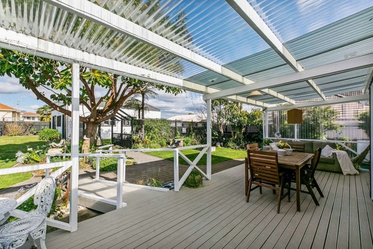 Photo of property in 30 Queen Street, Te Puke, 3119