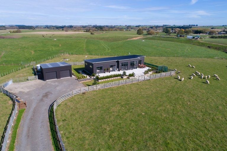 Photo of property in 567 Lethbridge Road, Halcombe, 4775