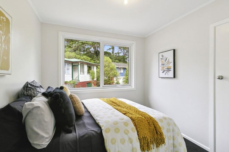 Photo of property in 13 Lomond Street, Newlands, Wellington, 6037