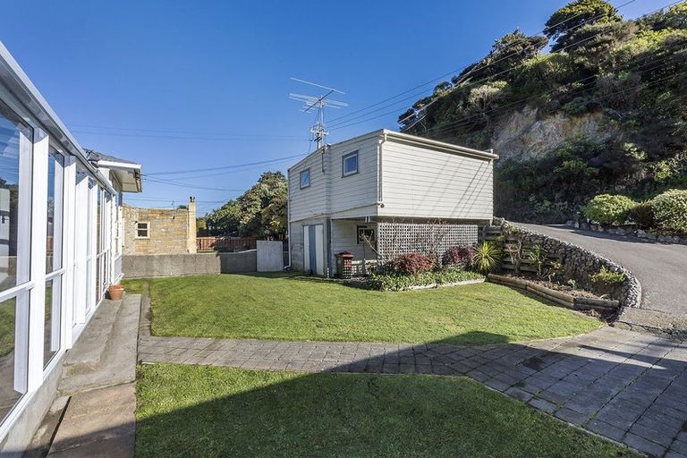 Photo of property in 58 Airlie Road, Plimmerton, Porirua, 5026
