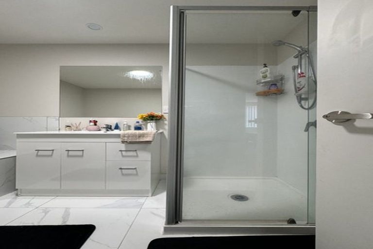 Photo of property in 16b Hollowout Street, Takanini, 2112