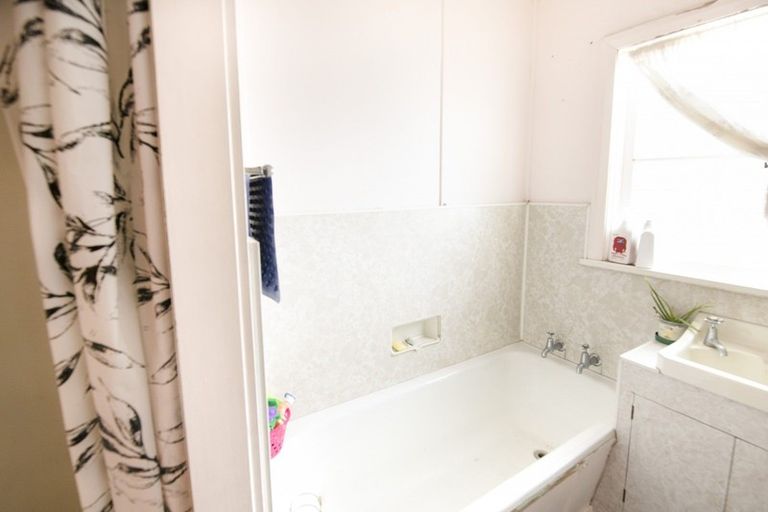 Photo of property in 12 Tripoli Street, Onekawa, Napier, 4110